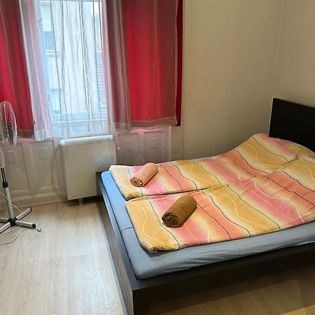 Mickey'S Flat Close To Budapest Whale Appartement Buitenkant foto
