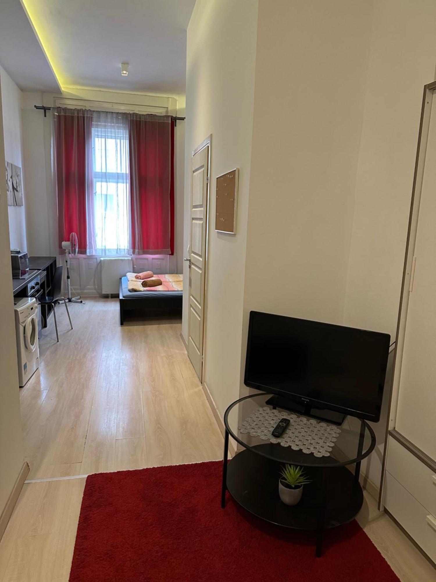 Mickey'S Flat Close To Budapest Whale Appartement Buitenkant foto