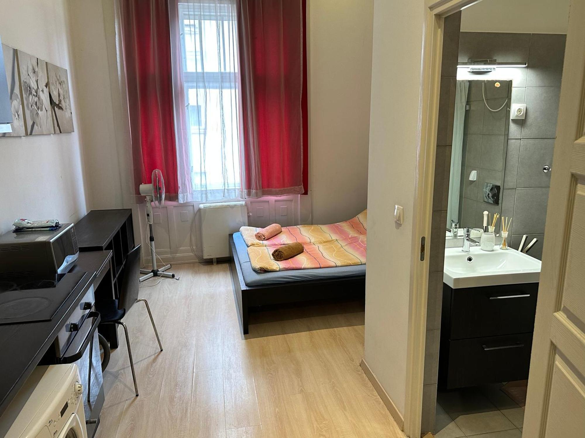 Mickey'S Flat Close To Budapest Whale Appartement Buitenkant foto