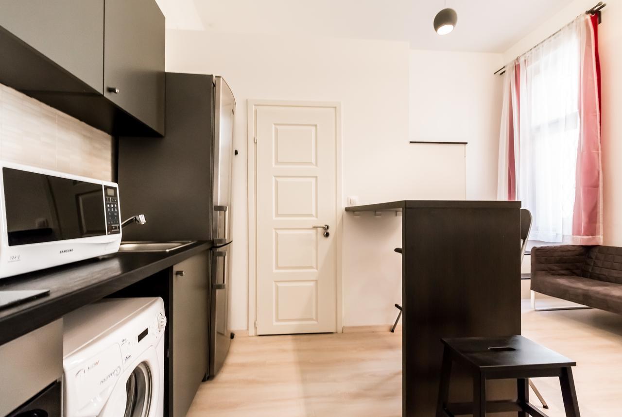 Mickey'S Flat Close To Budapest Whale Appartement Buitenkant foto