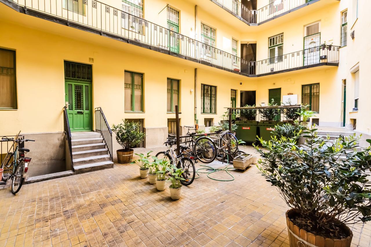 Mickey'S Flat Close To Budapest Whale Appartement Buitenkant foto